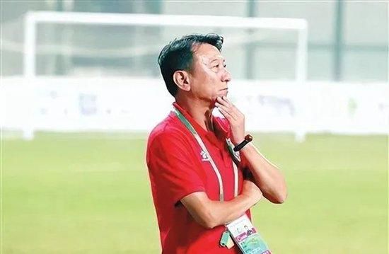 小妖精乖跪趴着含着它h